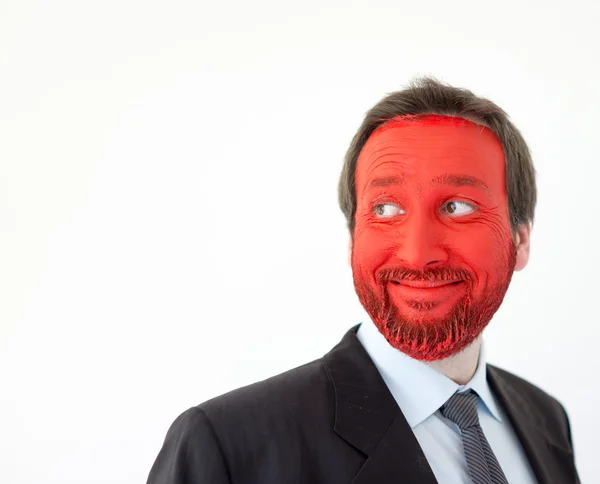 Jeune homme portrait avec visage peint en rouge — Photo