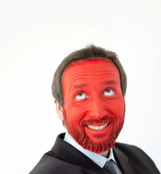 Jeune homme portrait avec visage peint en rouge — Photo