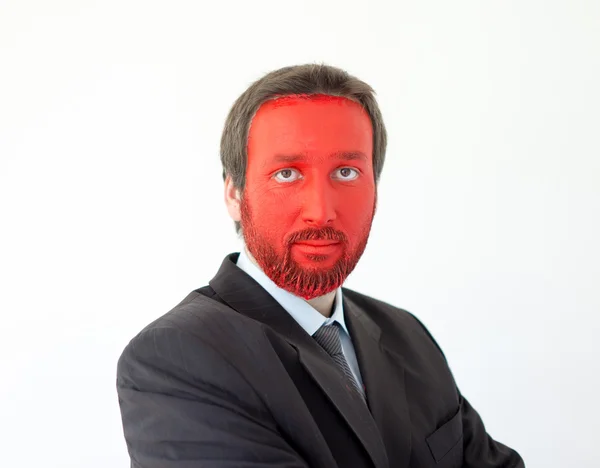 Jeune homme portrait avec visage peint en rouge — Photo