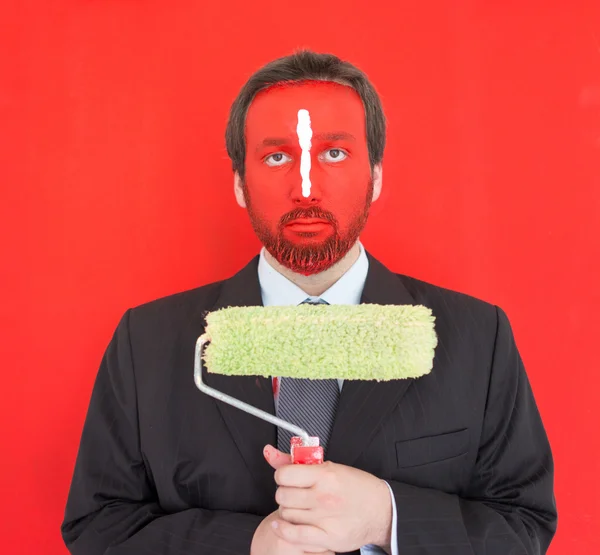Uomo pronto a spazzolare e dipingere pareti — Foto Stock
