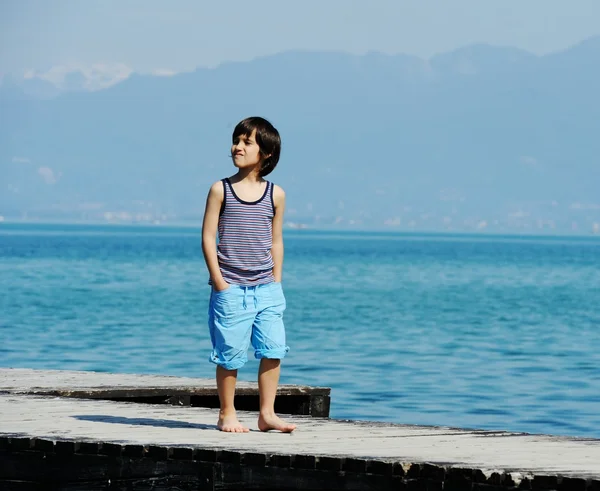 Little boy walking on dock — Stock Photo, Image