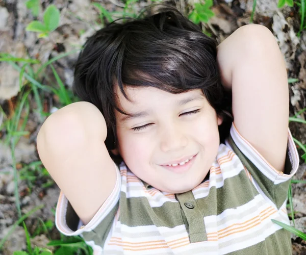 Niños felices disfrutando de la infancia — Foto de Stock