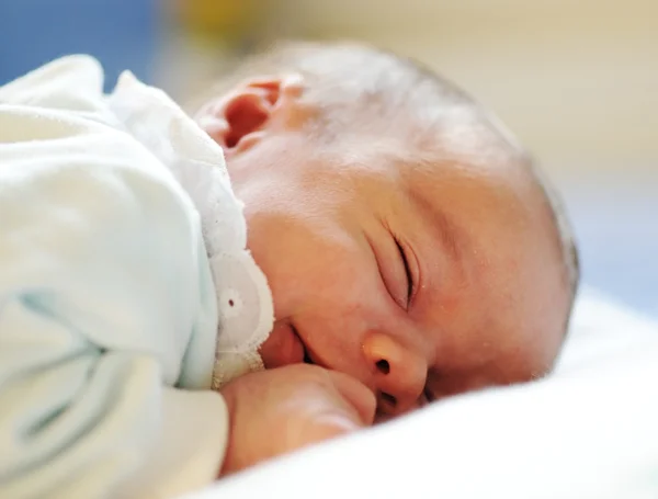 Nyfött barn flera dagar gammal — Stockfoto