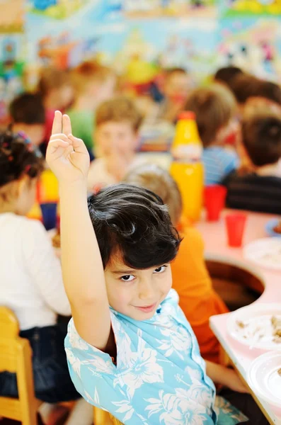 Enfants célébrant fête d'anniversaire — Photo