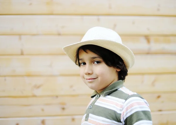 Bambini felici che si godono l'infanzia — Foto Stock