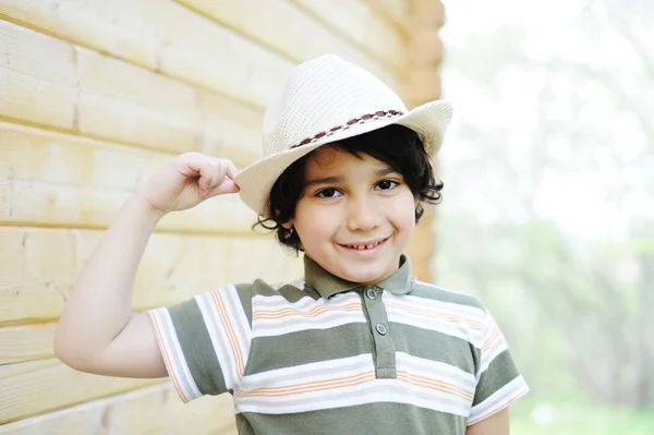 Enfants heureux jouissant de l'enfance — Photo