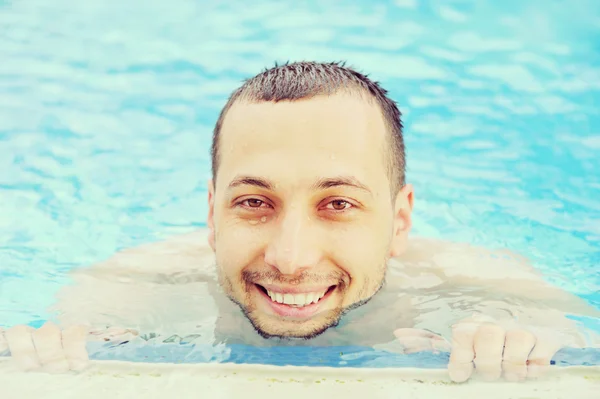 Muž Bazénu Baví Letních Prázdninách Stock Snímky