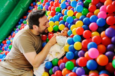 Yeni doğan bebek birkaç gün eski