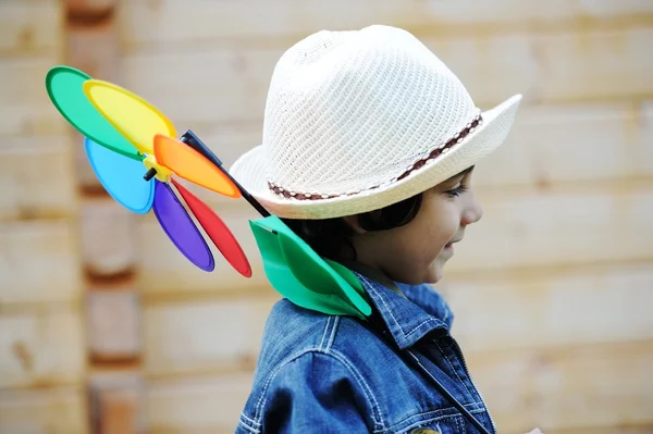 Enfants heureux jouissant de l'enfance — Photo