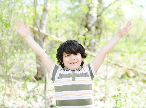 Glada barn njuter barndom — Stockfoto