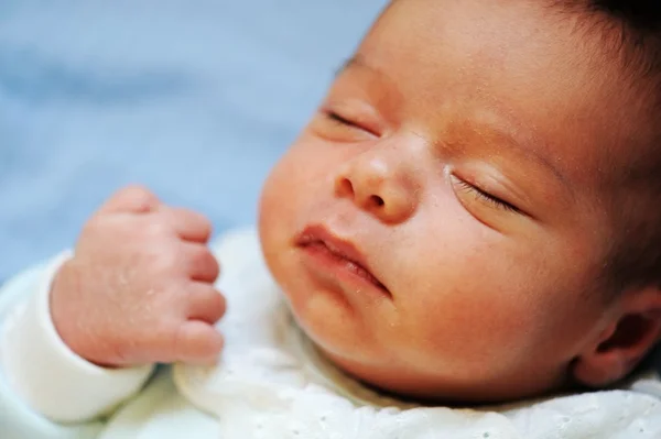 Pasgeboren baby verscheidene dagen oud — Stockfoto