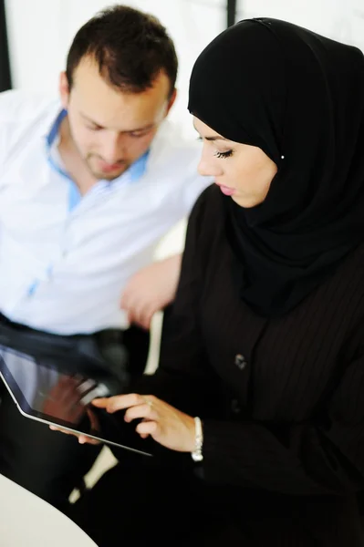 Arabische Geschäftsleute Büro — Stockfoto