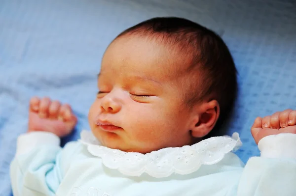 Pasgeboren baby verscheidene dagen oud — Stockfoto