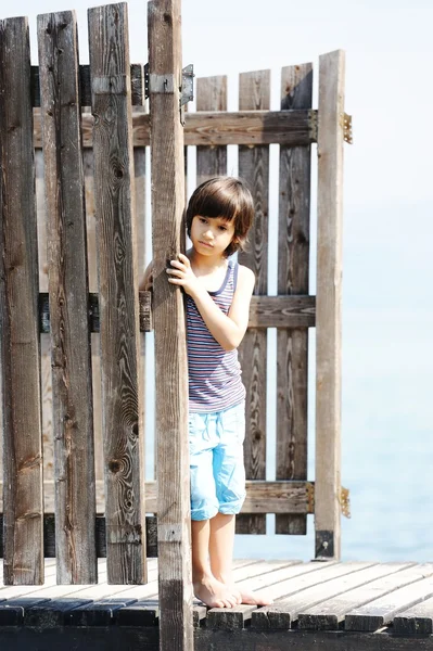 Little boy walking on dock — Stock Photo, Image