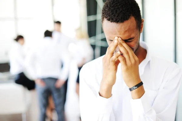 Uomo d'affari stressato in ufficio — Foto Stock