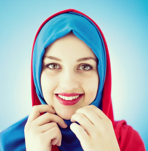 Beautiful Arabic girl with scarf — Stock Photo, Image