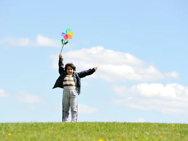 Bambini felici che si godono l'infanzia — Foto Stock