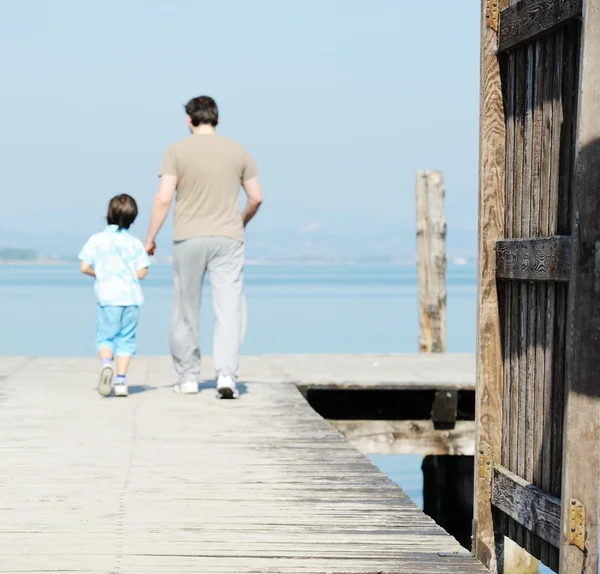 Padre e hijo en el muelle Imagen De Stock