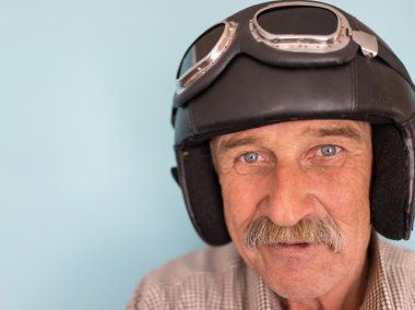 Bir pilot olarak üst düzey komik adam