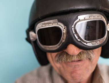 Bir pilot olarak üst düzey komik adam