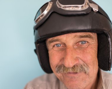 Bir pilot olarak üst düzey komik adam