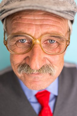 Üst düzey bir iş adamının portresi.