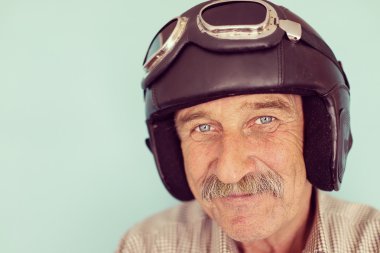 Bir pilot olarak üst düzey komik adam