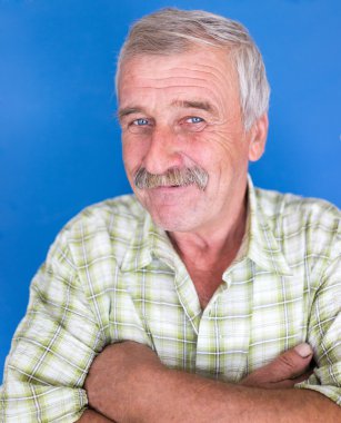 Olgun iyi görünümlü adam