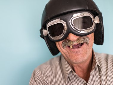 Bir pilot olarak üst düzey komik adam