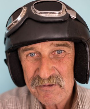 Bir pilot olarak üst düzey komik adam