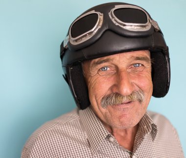 Bir pilot olarak üst düzey komik adam