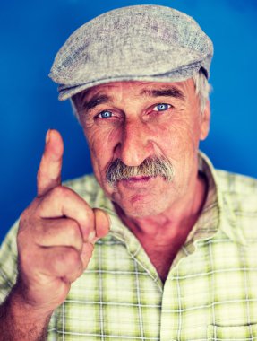 Olgun iyi görünümlü adam