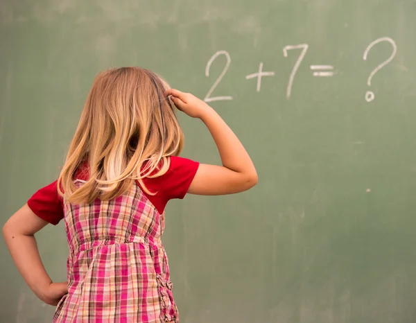 Linda niña rubia de la escuela — Foto de Stock