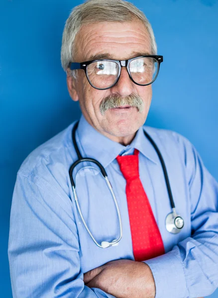 Retrato de un médico senior —  Fotos de Stock