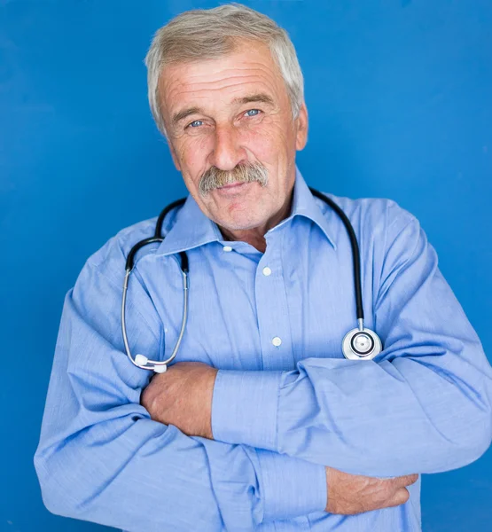 Retrato de um médico sênior — Fotografia de Stock