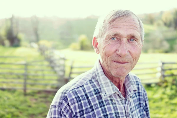 Retrato de homem sênior — Fotografia de Stock