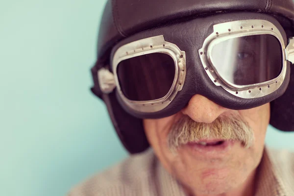 Senior funny man as a pilot — Stock Photo, Image