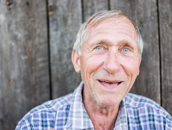 Портрет пожилого человека — стоковое фото