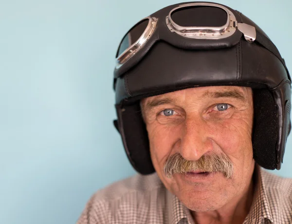 Senior funny man as a pilot — Stock Photo, Image