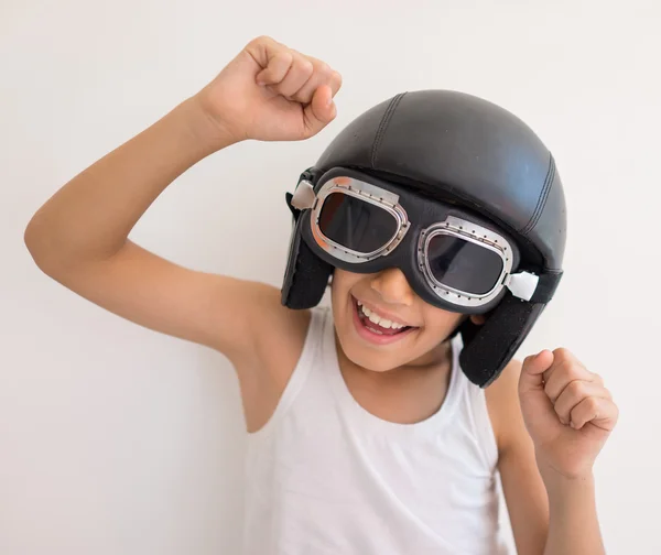 Niño pequeño con sombrero piloto —  Fotos de Stock