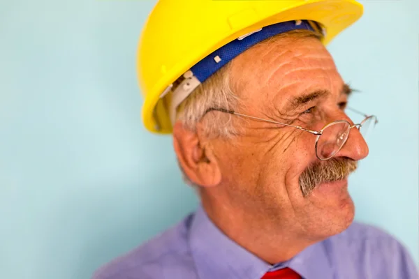 Feliz arquiteto sênior sorridente — Fotografia de Stock