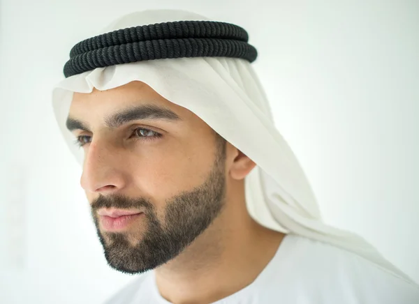 Vonzó Arab muszlim férfi — Stock Fotó