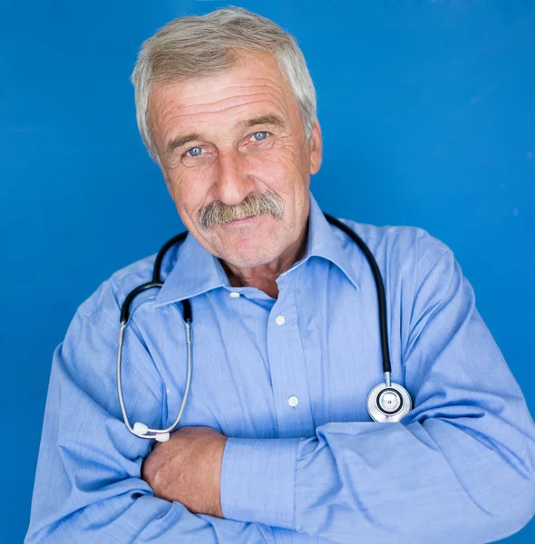 Retrato de un médico senior — Foto de Stock