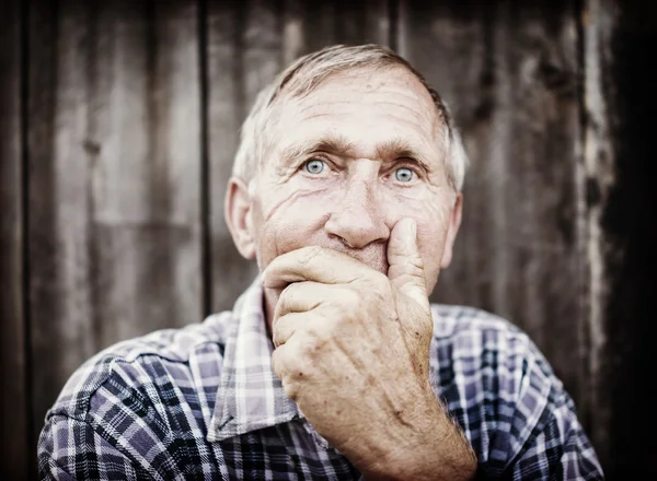 Portret van een oudere man — Stockfoto