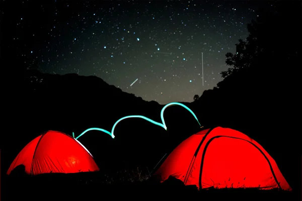 Vía Láctea cielo estrellas sobre montaña —  Fotos de Stock