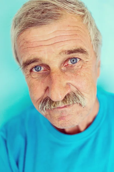 Portrait of a smiling and confident mature man — Stock Photo, Image