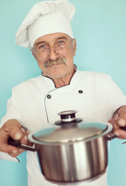 Starší kuchař v uniformě — Stock fotografie