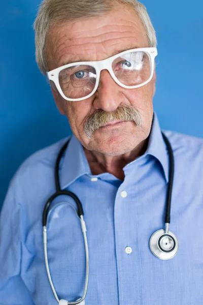 Портрет старшего врача — стоковое фото