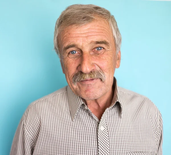 Portrait of a smiling and confident mature man — Stock Photo, Image