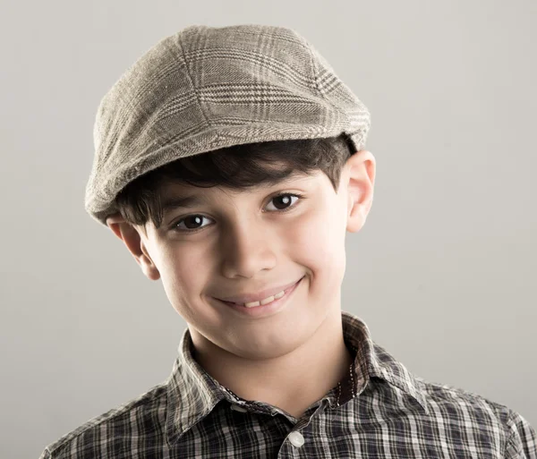 모자와 귀여운 소년 — 스톡 사진